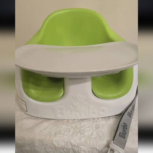 Bumbo Baby Seat with Tray - Green and White In Good Condition - Picture 1 of 4